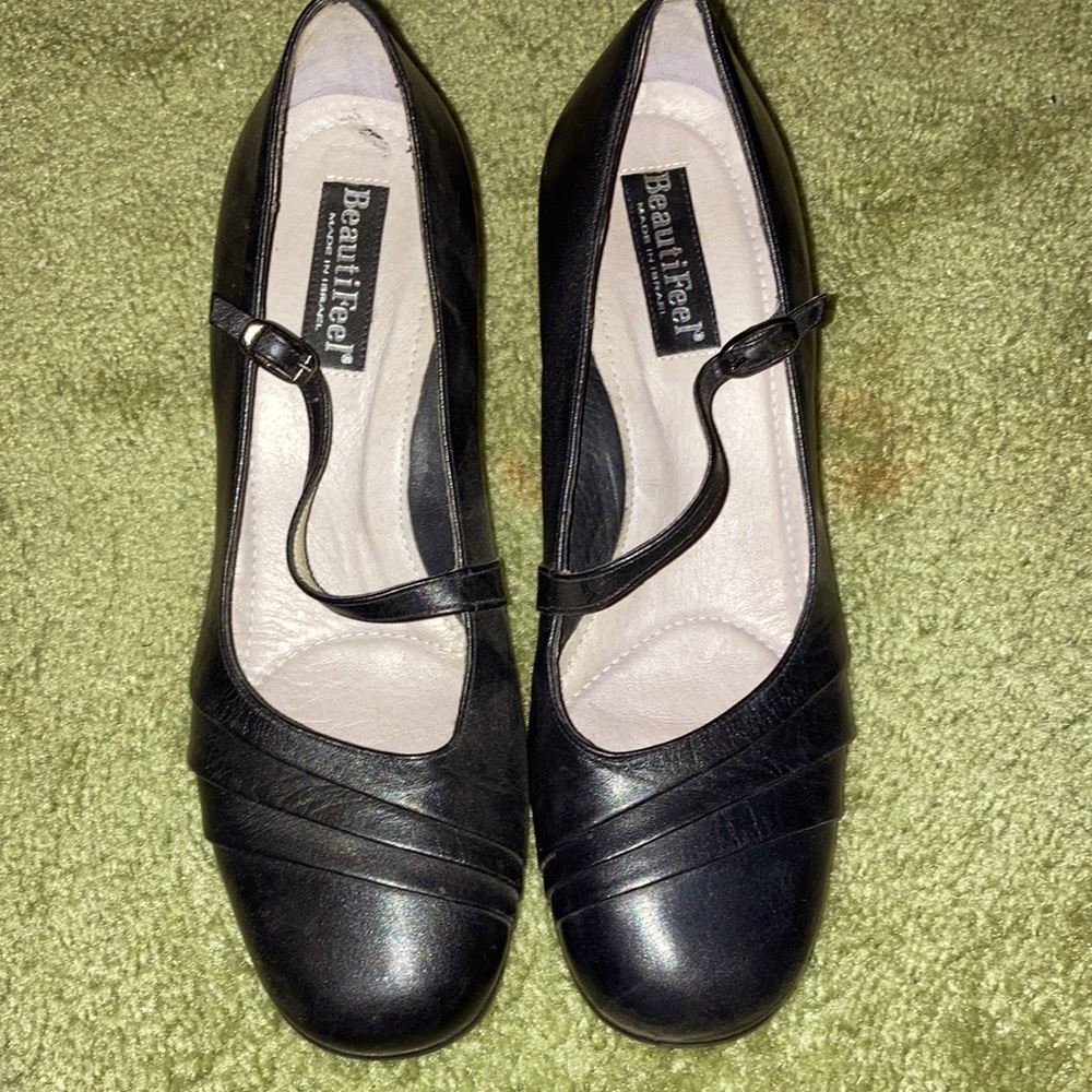 black Beautifeel round toes heels
